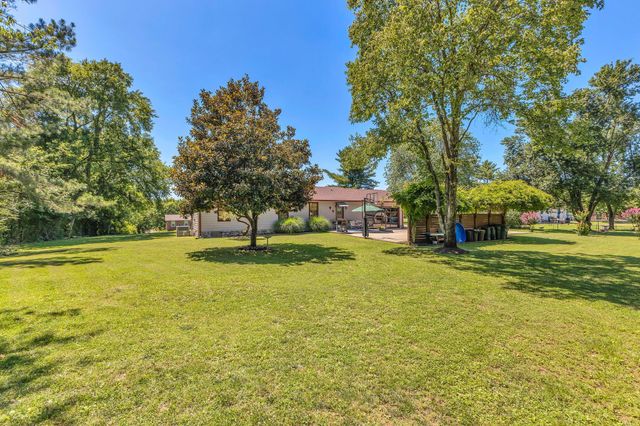 325 Dawn Dr, Gallatin, TN 37066
