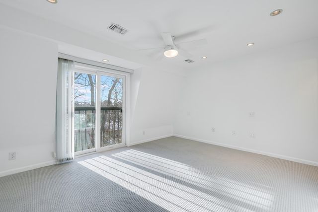 100 Anderer Ln 2, Boston, MA 02132