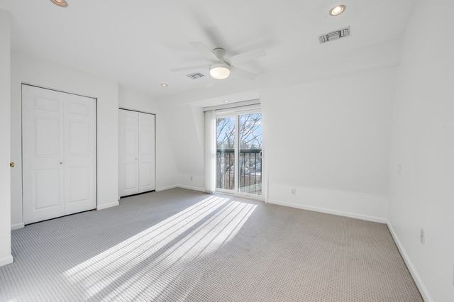 100 Anderer Ln 2, Boston, MA 02132