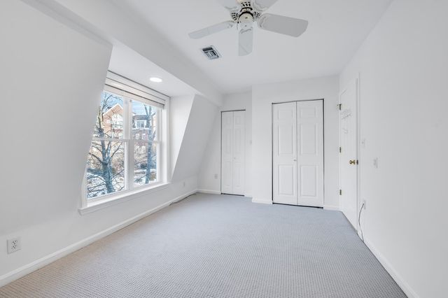 100 Anderer Ln 2, Boston, MA 02132