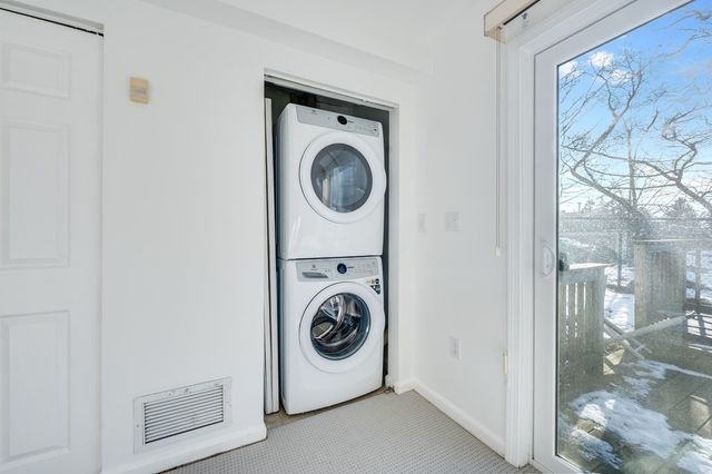 100 Anderer Ln 2, Boston, MA 02132