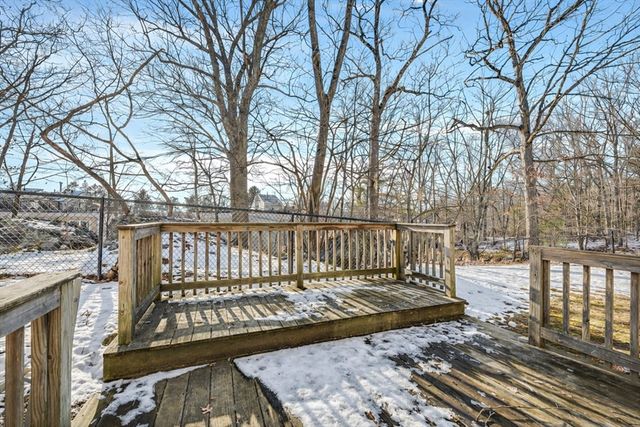 100 Anderer Ln 2, Boston, MA 02132