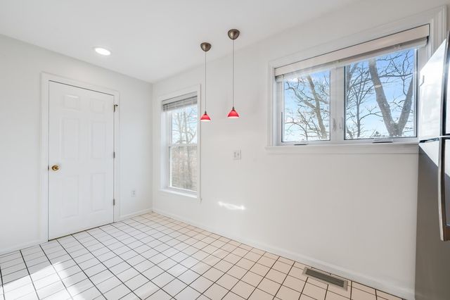 100 Anderer Ln 2, Boston, MA 02132
