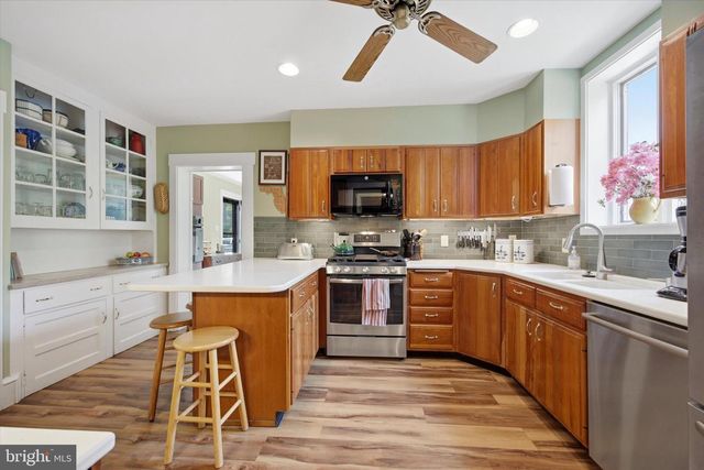 6 HAMPDEN AVE, Narberth, PA 19072