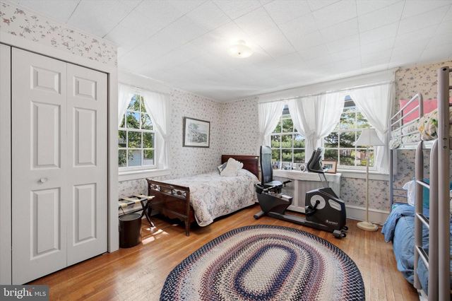 6 HAMPDEN AVE, Narberth, PA 19072