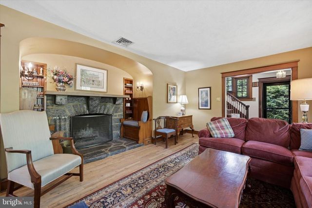 6 HAMPDEN AVE, Narberth, PA 19072
