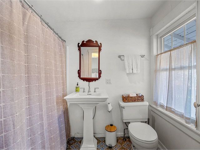 38 Beach Road, Greensboro, VT 05841