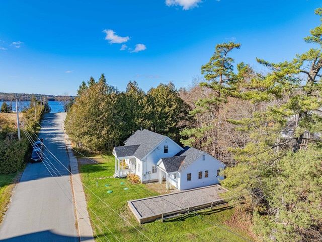 38 Beach Road, Greensboro, VT 05841
