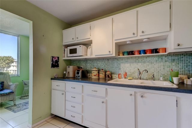 4710 BAY STREET NE 204, St Petersburg, FL 33703