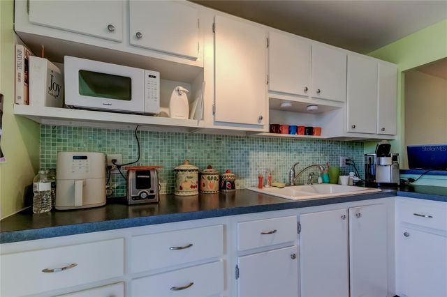 4710 BAY STREET NE 204, St Petersburg, FL 33703