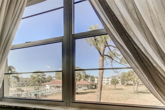 4710 BAY STREET NE 204, St Petersburg, FL 33703