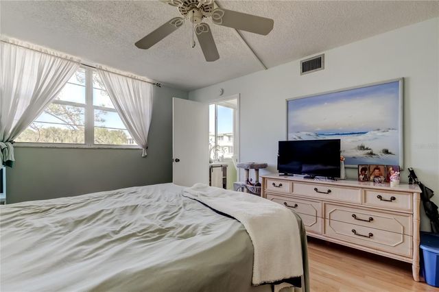 4710 BAY STREET NE 204, St Petersburg, FL 33703