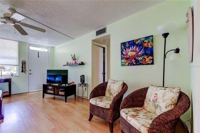 4710 BAY STREET NE 204, St Petersburg, FL 33703