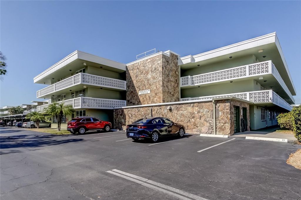 4710 BAY STREET NE 204, St Petersburg, FL 33703