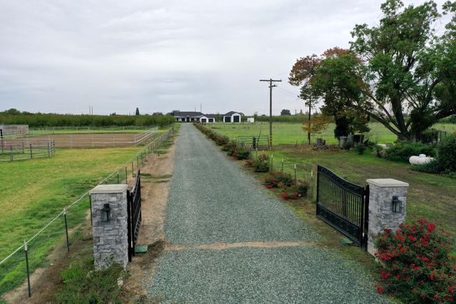 16464 Fox Rd, Lodi, CA 95240