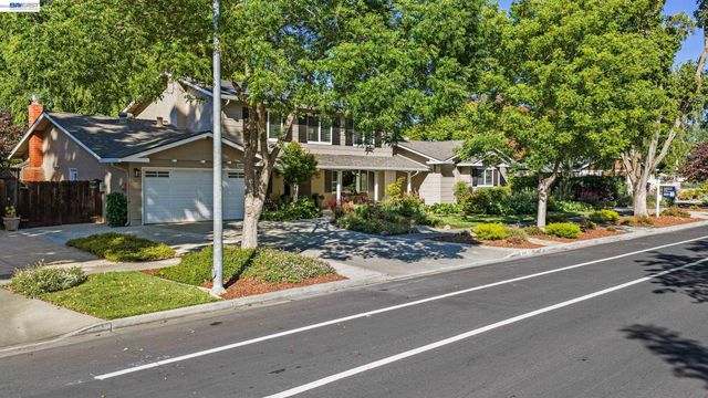 4593 Del Valle Parkway, Pleasanton, CA 94566