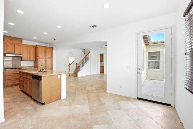 571 Trovita Court, Escondido, CA 92027