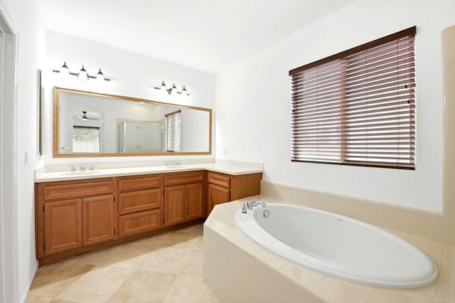 571 Trovita Court, Escondido, CA 92027