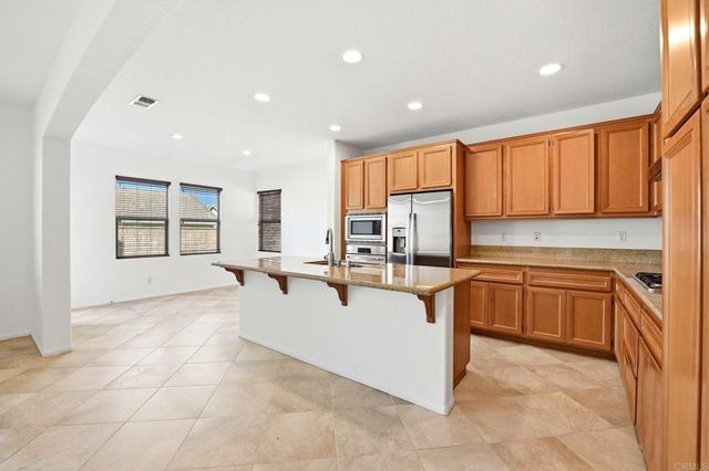 571 Trovita Court, Escondido, CA 92027