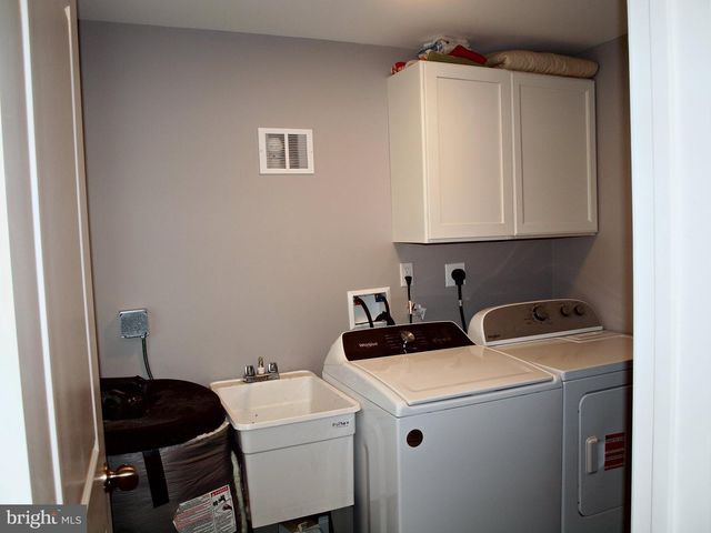 8 LAUREL LN, Plymouth Meeting, PA 19462