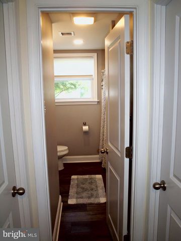 8 LAUREL LN, Plymouth Meeting, PA 19462