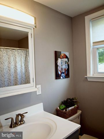 8 LAUREL LN, Plymouth Meeting, PA 19462