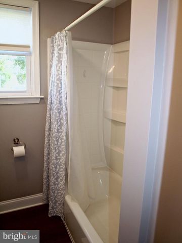 8 LAUREL LN, Plymouth Meeting, PA 19462