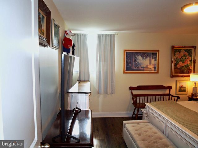 8 LAUREL LN, Plymouth Meeting, PA 19462