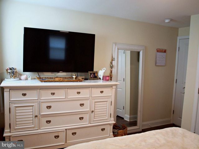 8 LAUREL LN, Plymouth Meeting, PA 19462