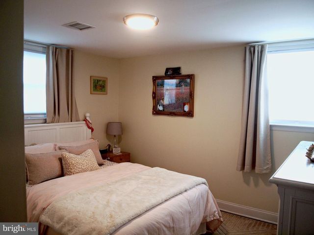 8 LAUREL LN, Plymouth Meeting, PA 19462