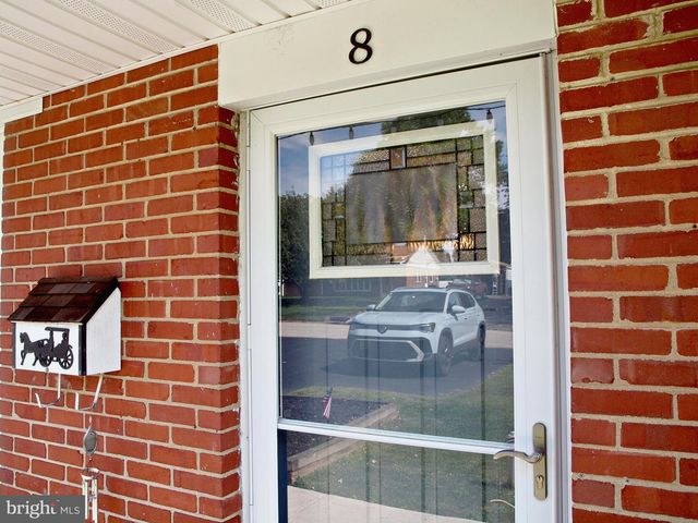 8 LAUREL LN, Plymouth Meeting, PA 19462