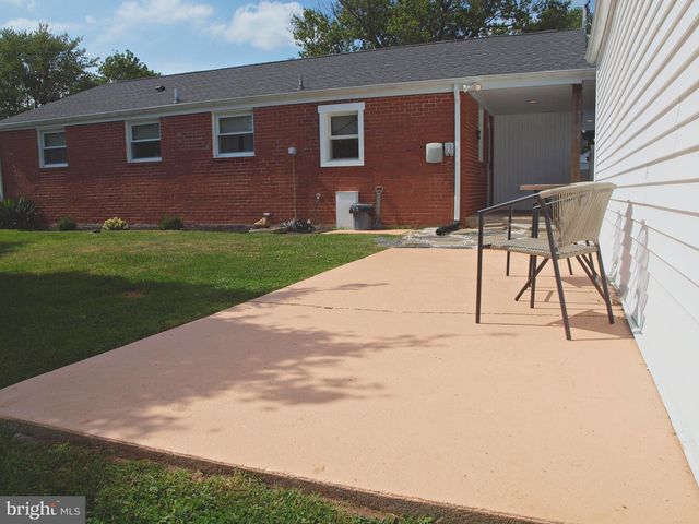 8 LAUREL LN, Plymouth Meeting, PA 19462