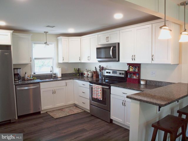 8 LAUREL LN, Plymouth Meeting, PA 19462