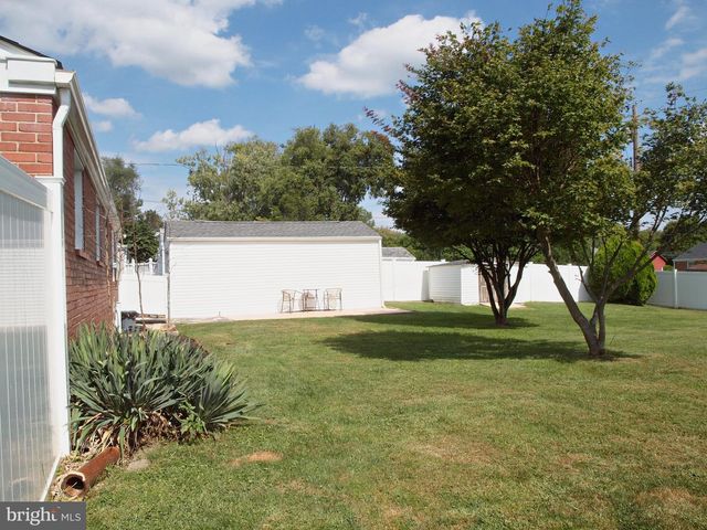 8 LAUREL LN, Plymouth Meeting, PA 19462