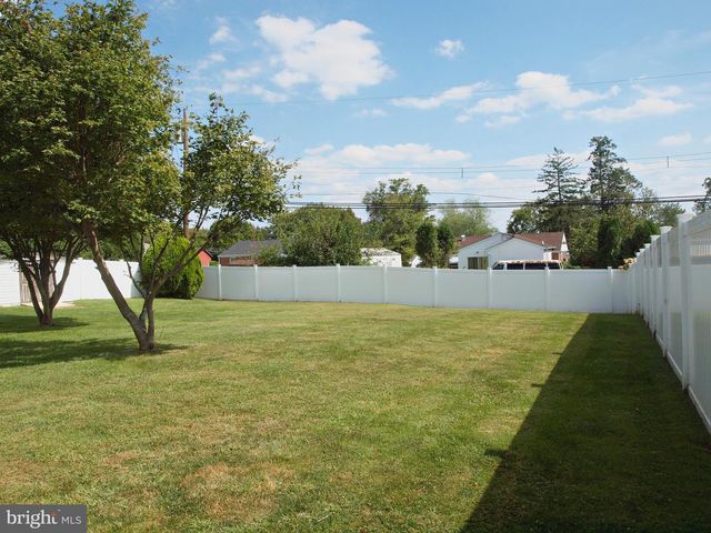 8 LAUREL LN, Plymouth Meeting, PA 19462