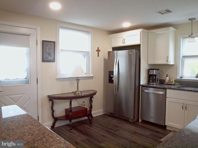 8 LAUREL LN, Plymouth Meeting, PA 19462