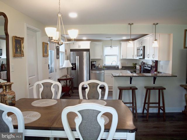 8 LAUREL LN, Plymouth Meeting, PA 19462