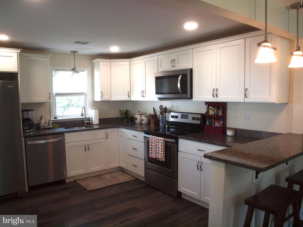 8 LAUREL LN, PLYMOUTH MEETING, PA 19462 — photo 3