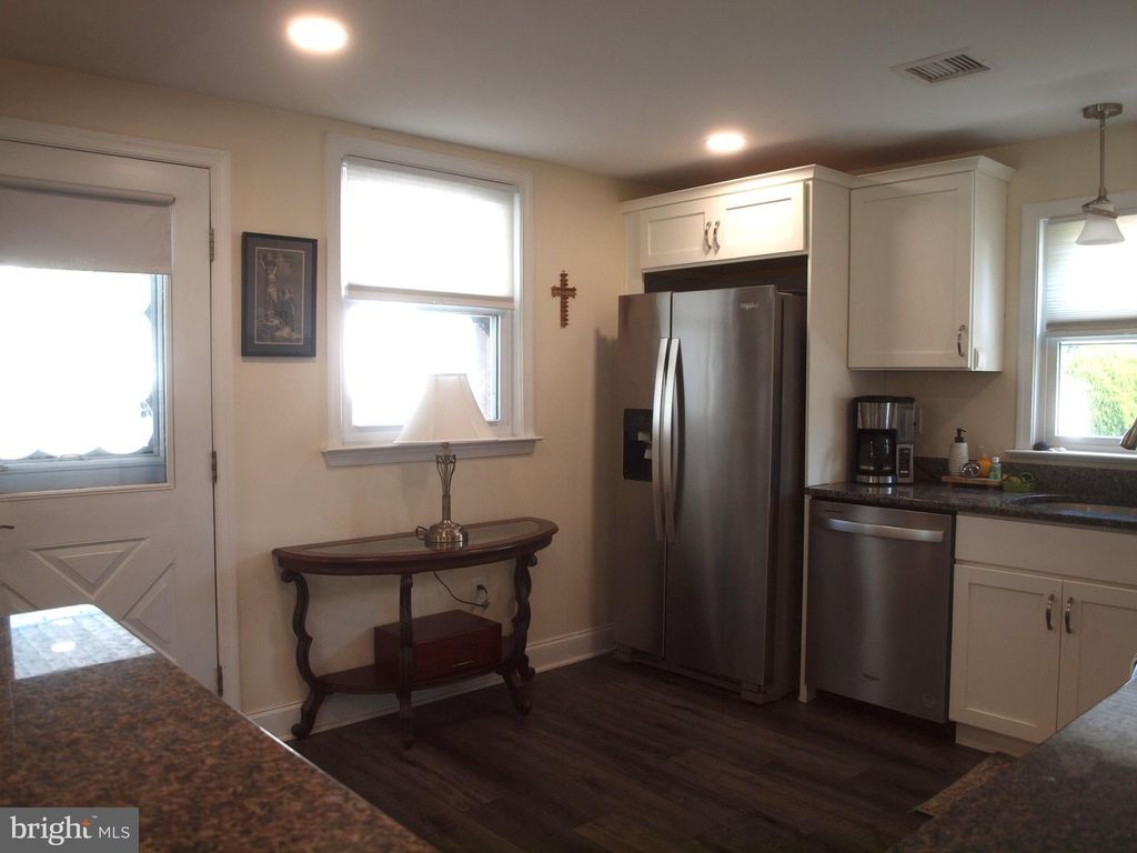 8 LAUREL LN, PLYMOUTH MEETING, PA 19462 — photo 4