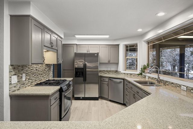 20275 Rogers Road, Bend, OR 97703