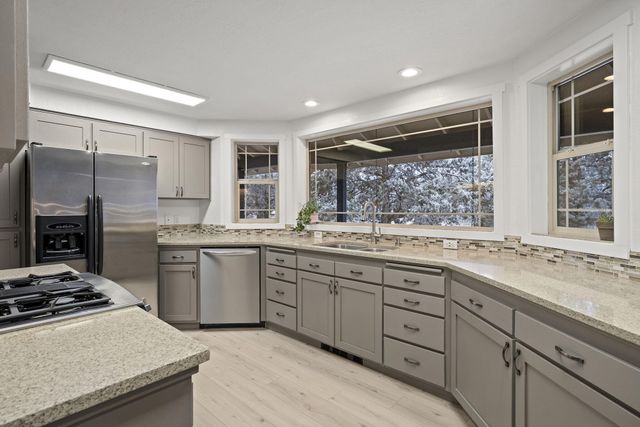 20275 Rogers Road, Bend, OR 97703