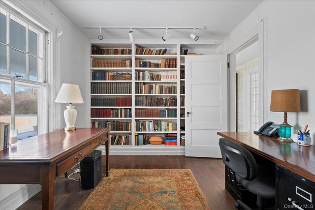 11 Shinnecock Road, Quogue, NY 11959