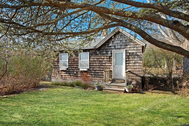 11 Shinnecock Road, Quogue, NY 11959