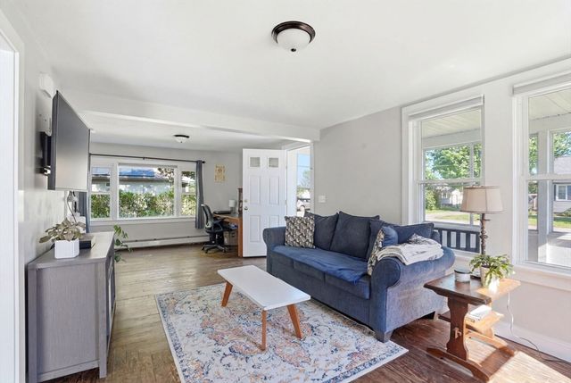 72 Pembroke Ave, Acushnet, MA 02743