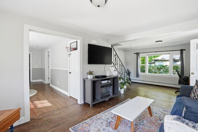 72 Pembroke Ave, Acushnet, MA 02743