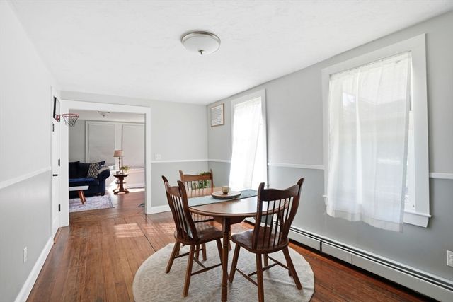 72 Pembroke Ave, Acushnet, MA 02743