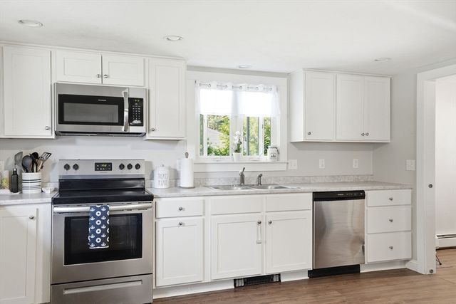 72 Pembroke Ave, Acushnet, MA 02743