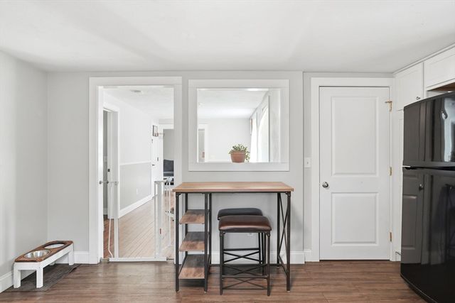 72 Pembroke Ave, Acushnet, MA 02743