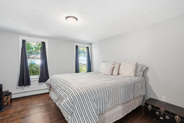 72 Pembroke Ave, Acushnet, MA 02743
