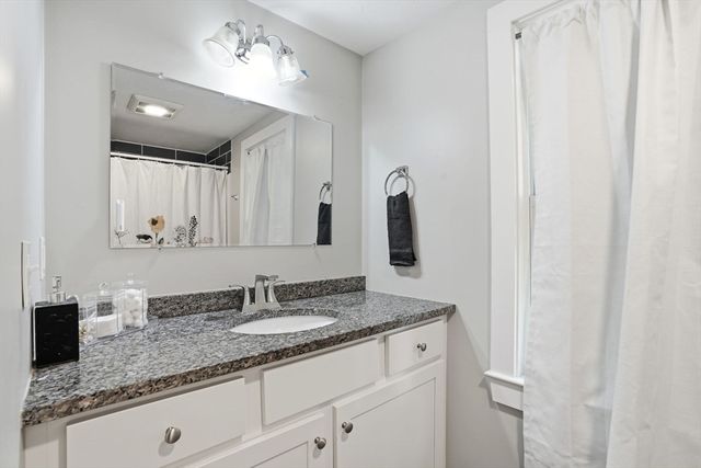 72 Pembroke Ave, Acushnet, MA 02743